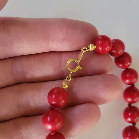 Vintage Red Bead Necklace with Round Beads and Gold Clasp Bold Retro Statement - Picture 7 of 10